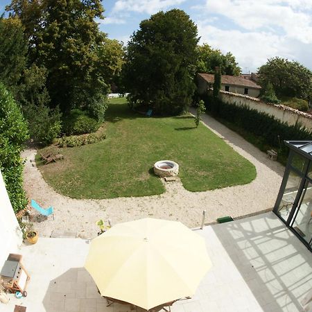 H De Surgeres Bed & Breakfast Dış mekan fotoğraf