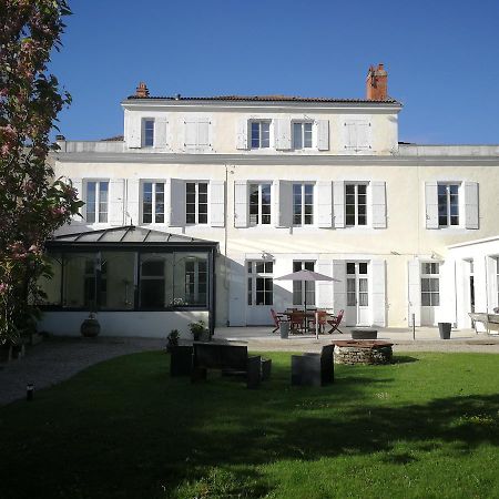 H De Surgeres Bed & Breakfast Dış mekan fotoğraf