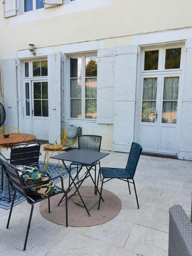 H De Surgeres Bed & Breakfast Dış mekan fotoğraf