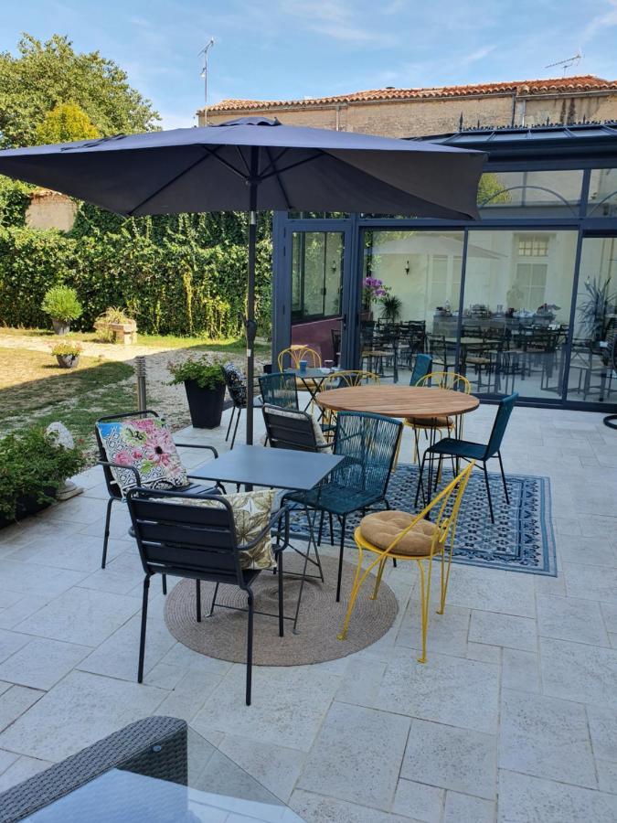 H De Surgeres Bed & Breakfast Dış mekan fotoğraf