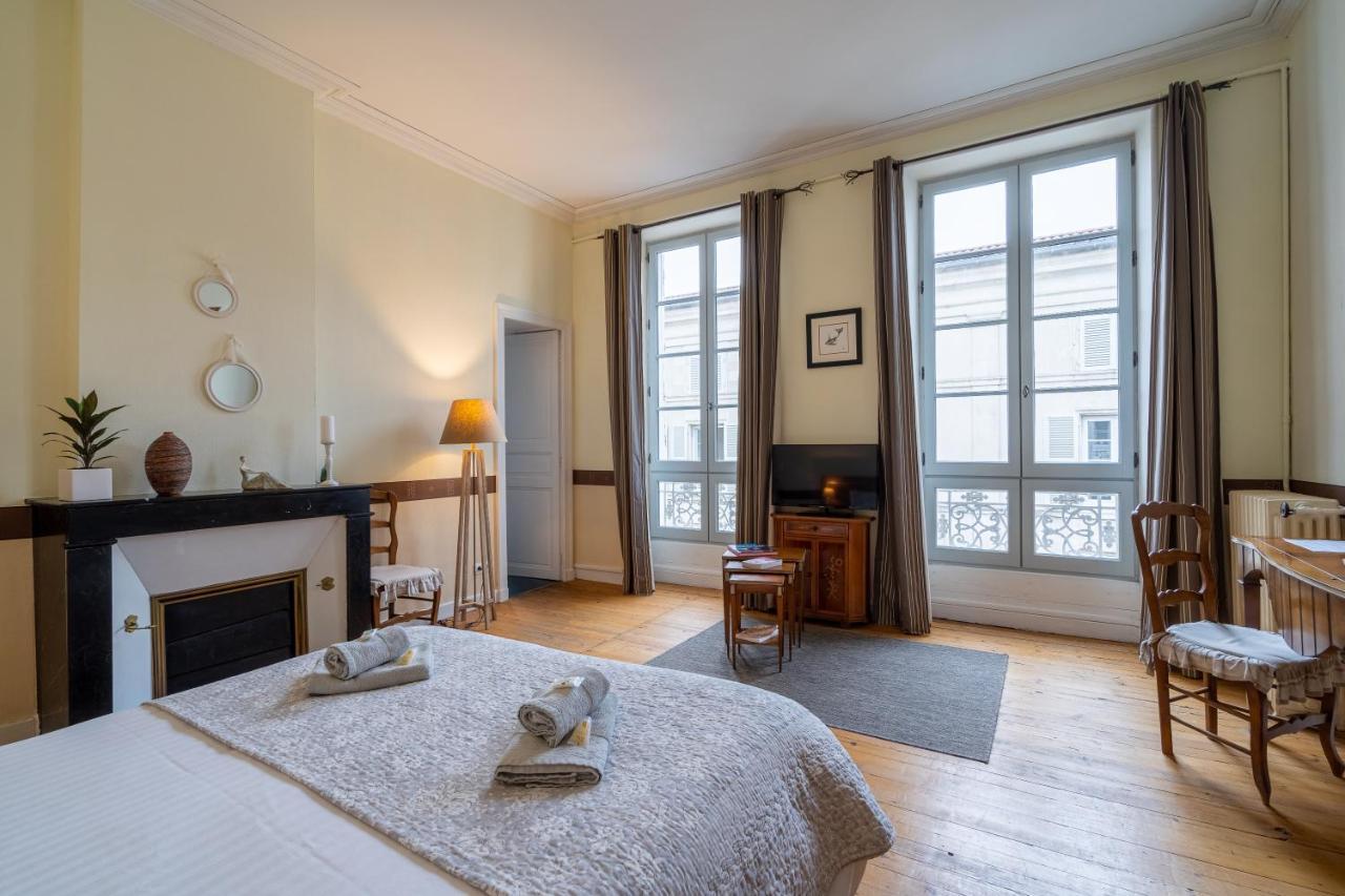 H De Surgeres Bed & Breakfast Dış mekan fotoğraf