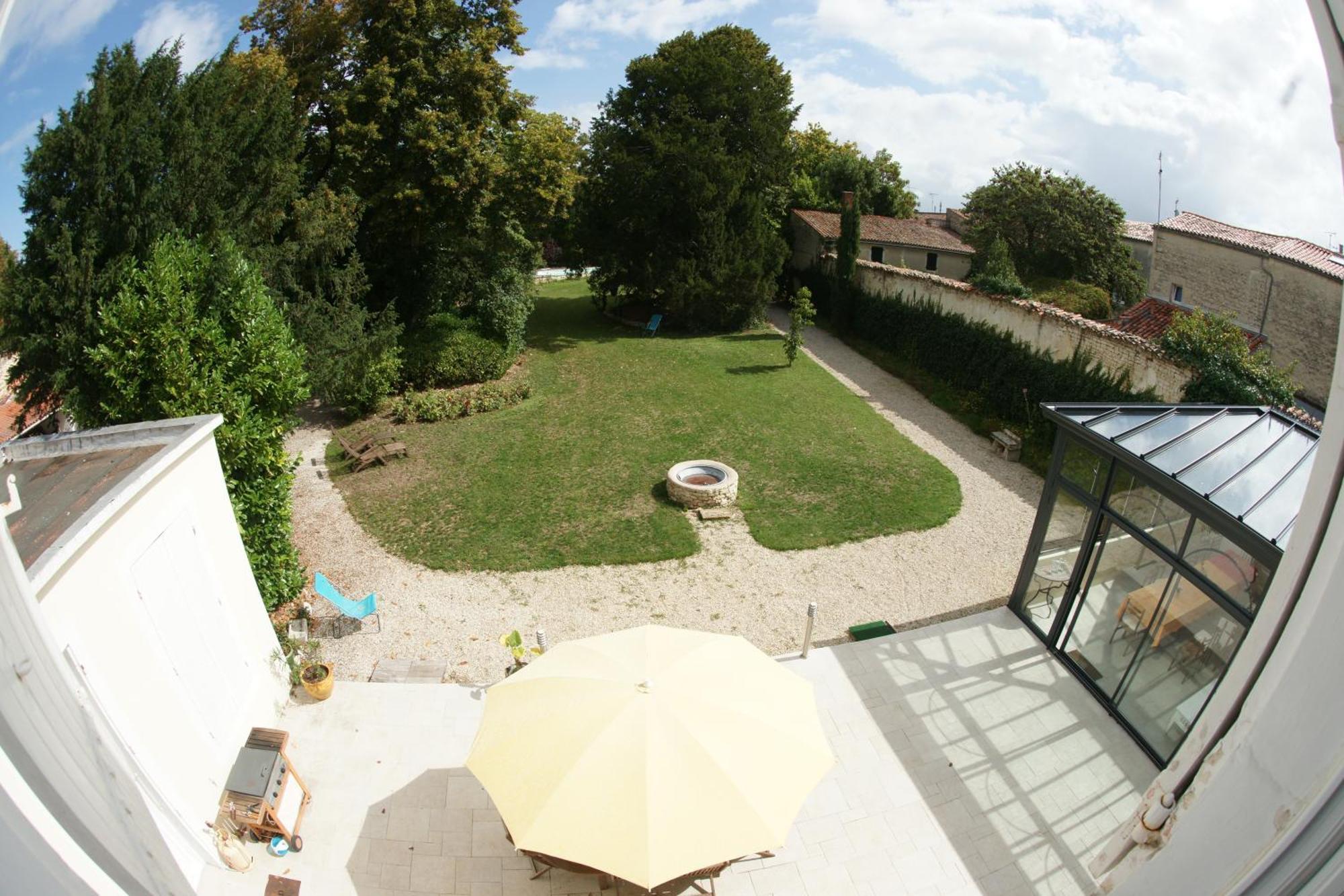 H De Surgeres Bed & Breakfast Dış mekan fotoğraf